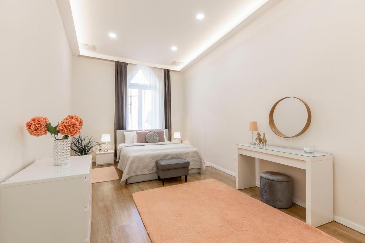 Exclusive Csengery Residence In The Heart Of Budapest Bagian luar foto