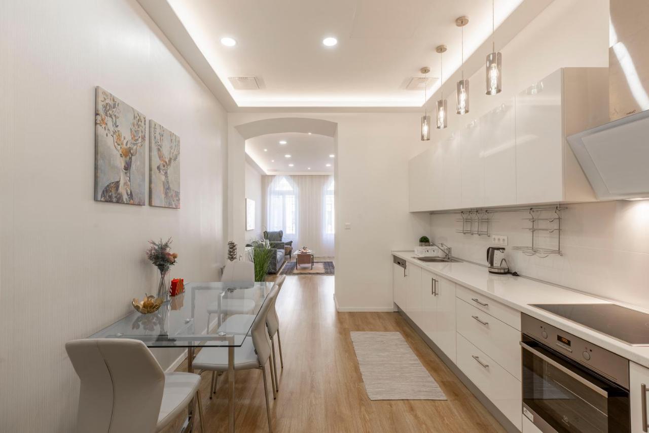 Exclusive Csengery Residence In The Heart Of Budapest Bagian luar foto